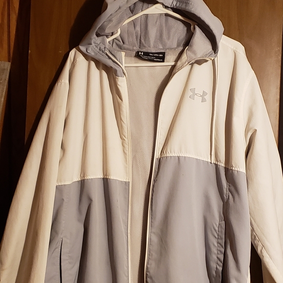 UNDER ARMOR WINDVREAKER HOODIE! - Picture 2 of 3